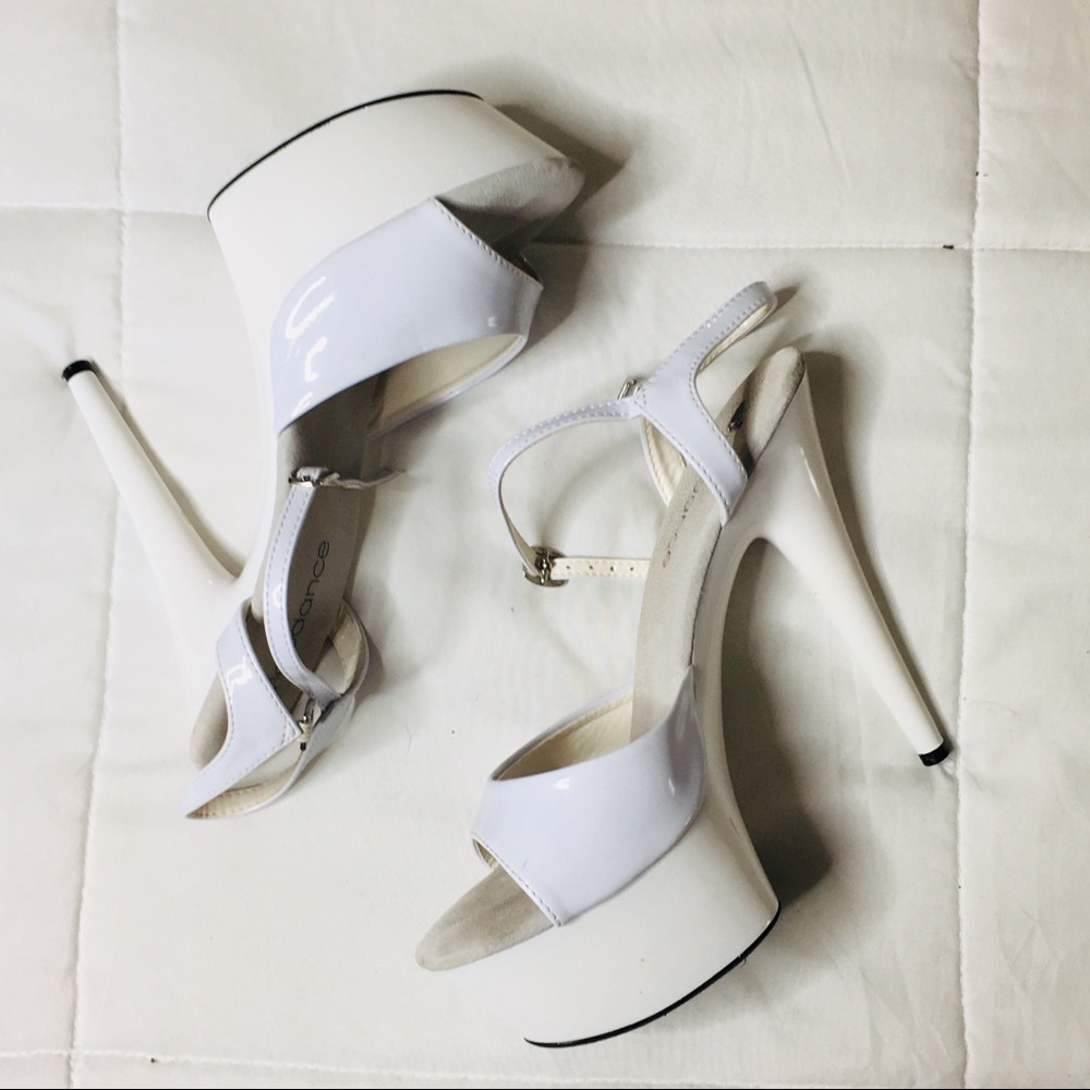 Like NEW! White Stilettos 👠